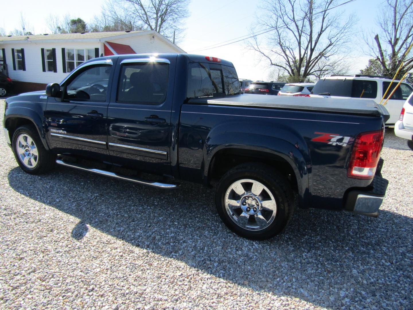 2010 Blue /Gray GMC Sierra 1500 SLT Crew Cab 4WD (3GTRKWE38AG) with an 5.3L V8 OHV 16V FFV engine, Automatic transmission, located at 15016 S Hwy 231, Midland City, AL, 36350, (334) 983-3001, 31.306210, -85.495277 - Photo#5